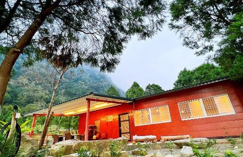 Jianshi House | Discover尖石新樂園: Pet-Friendly Retreat with Pool Access