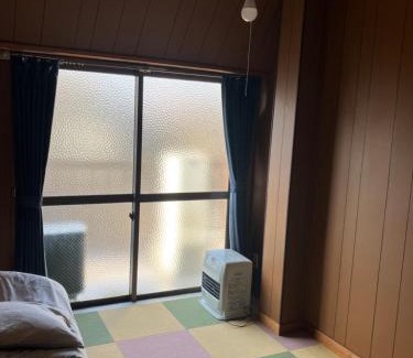 Onomichi House | Cozy Stay at 尾道ゲストハウス シータ村 with Hot Tub & Restaurant