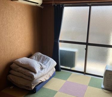 Onomichi House | Cozy Stay at 尾道ゲストハウス シータ村 with Hot Tub & Restaurant