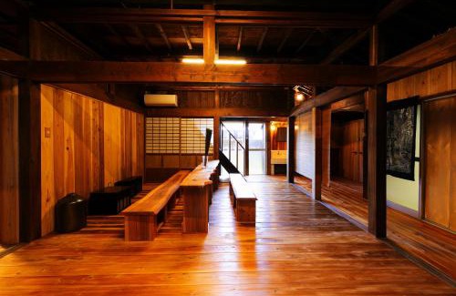 Yakushima House | Guest Rated 9.5: 屋久杉楼 七福 with Kitchen Amenities