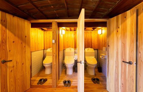 Yakushima House | Guest Rated 9.5: 屋久杉楼 七福 with Kitchen Amenities