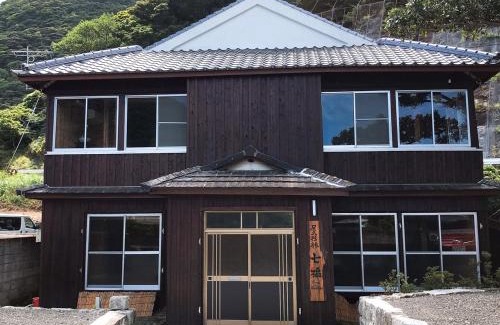 Yakushima House | Guest Rated 9.5: 屋久杉楼 七福 with Kitchen Amenities