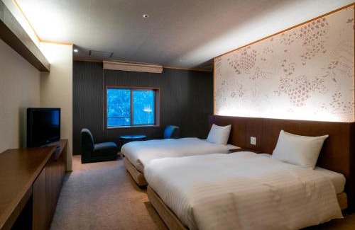 Kamikawa Hotel | Discover 層雲閣: Family-Friendly Retreat with Hot Tub