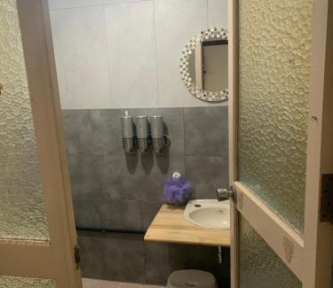 Kurosaki Apartment | Budget-Friendly Stay at 山下ビル307: Child Friendly Accommodations