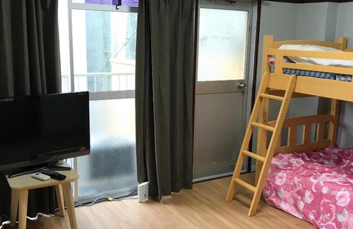 Kurosaki Apartment | Family-Friendly Stay at 山下ビルB with Great Amenities