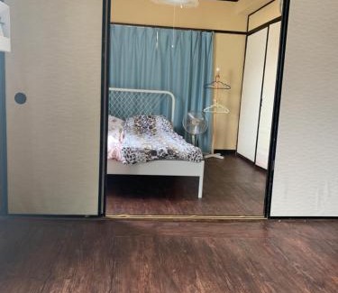 Kurosaki Apartment | Family-Friendly Stay at 山下ホテル305 with Hot Tub Access