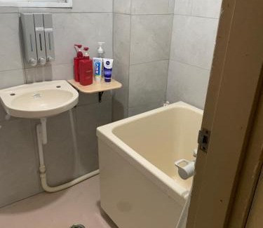 Kurosaki Apartment | Family-Friendly Stay at 山下ホテル305 with Hot Tub Access