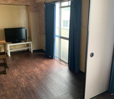 Kurosaki Apartment | Family-Friendly Stay at 山下ホテル305 with Hot Tub Access