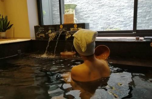 Jiaoxi Bed & Breakfast | Relax at 山月二二Villa溫泉墅: 4-Star Retreat with Hot Tub