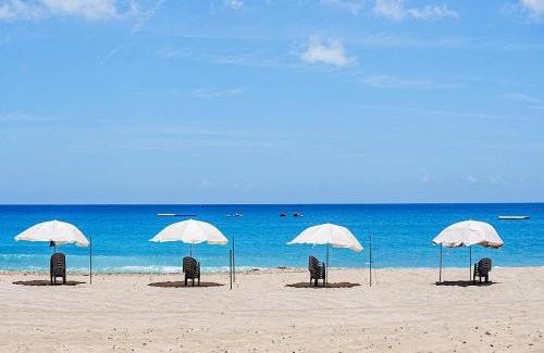 South Beach House | Top-Rated Oceanfront 3-Room Retreat in Kenting