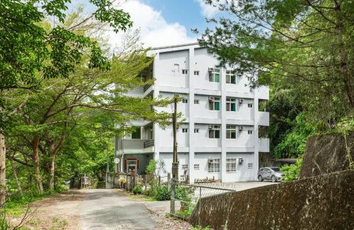 Puli House | Pet-Friendly Retreat at Taumi House with Family Amenities
