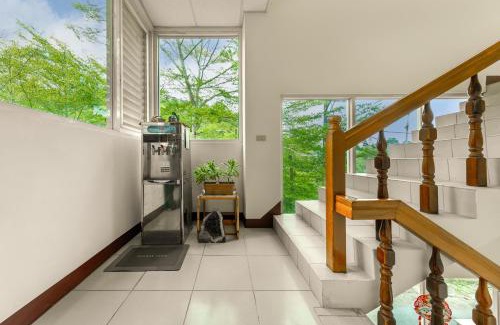 Puli House | Pet-Friendly Retreat at Taumi House with Family Amenities