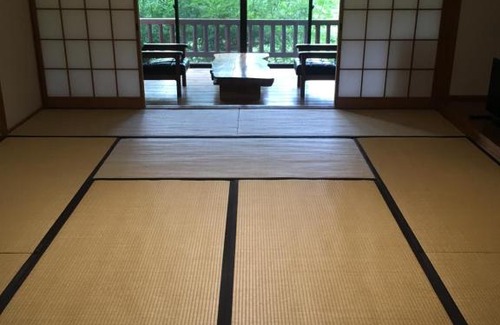 Yufuin Onsen Hotel | Syaranoki: Family-Friendly Retreat with Hot Tub Bliss