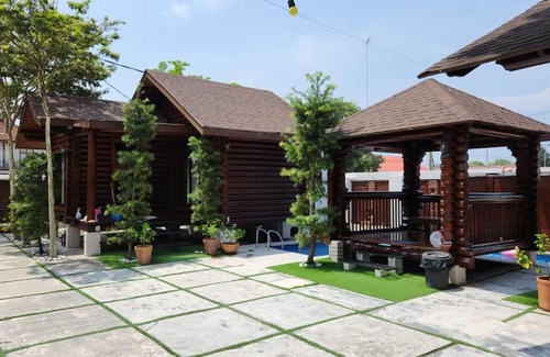Taman Utama Satu House | Discover Tranquil Muar Balinese Resort with Pool & Family Fun