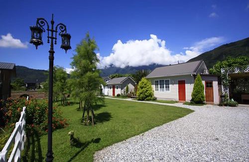 Ji'an House | Pet-Friendly Retreat at 干城小鎮民宿 with Oceanfront Views
