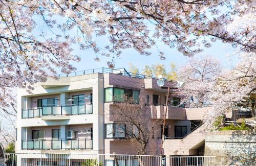 Minami Ward Apartment | Experience Comfort at 平楽園弐番館二階: 4-Star Family Haven