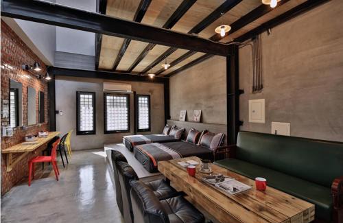 West Central District House | Discover Tainan Happiness Place: Family-Friendly Getaway