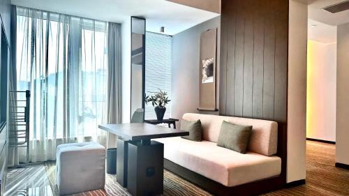 Tianhe Hotel | Relax at Yuwa Hotel: 4-Star Family-Friendly Retreat