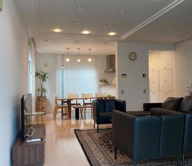 Jujo Villa | Modern Stylish Villa with Free WiFi & Child-Friendly Space