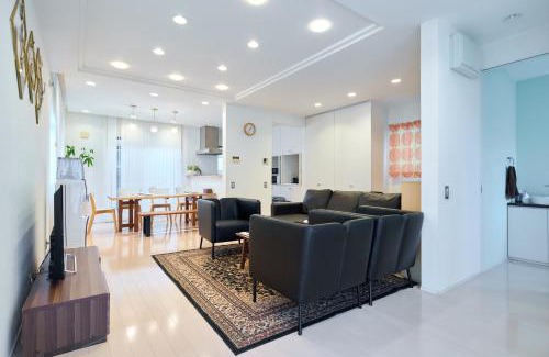 Jujo Villa | Modern Stylish Villa with Free WiFi & Child-Friendly Space