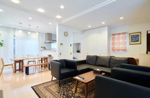 Jujo Villa | Modern Stylish Villa with Free WiFi & Child-Friendly Space