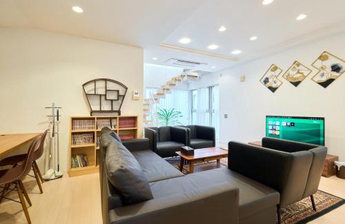 Jujo Villa | Modern Stylish Villa with Free WiFi & Child-Friendly Space
