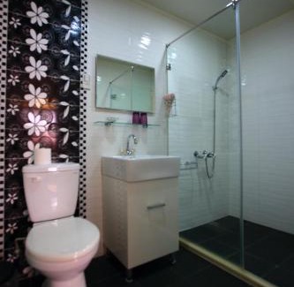 Puli House | Relaxing Retreat at Shadow of Light B&B with Hot Tub