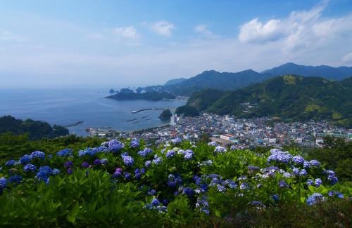 Matsuzaki Hotel | Discover御宿しんしま: Family-Friendly Retreat with Hot Tub