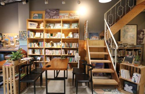 Tongluo House | Discover 微光書旅: Pet-Friendly Retreat with High Ratings