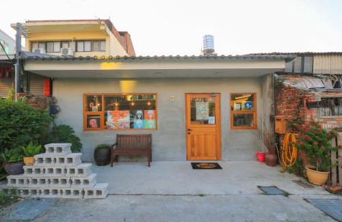 Tongluo House | Discover 微光書旅: Pet-Friendly Retreat with High Ratings