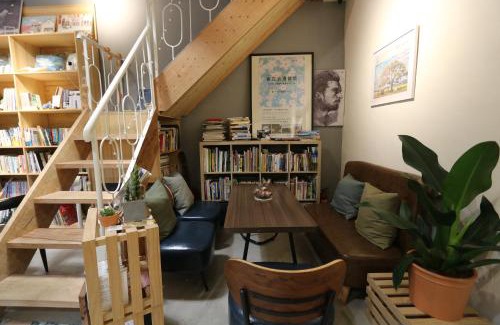 Tongluo House | Discover 微光書旅: Pet-Friendly Retreat with High Ratings