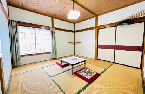 Yuzawa Hotel | Discover 悠客山荘: Family-Friendly Retreat with Hot Tub