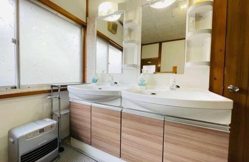 Yuzawa Hotel | Discover 悠客山荘: Family-Friendly Retreat with Hot Tub