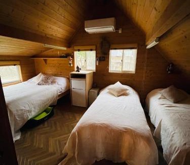 Imazu House | Pet-Friendly Retreat with Hot Tub & British Cuisine