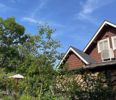 Imazu House | Pet-Friendly Retreat with Hot Tub & British Cuisine