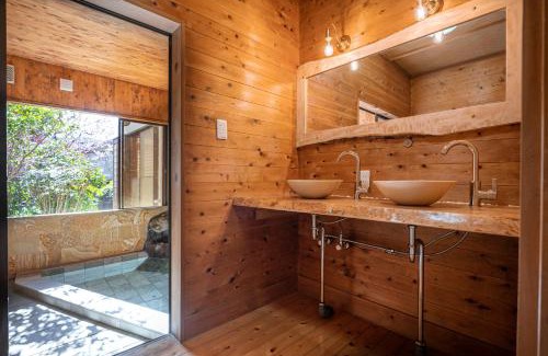Kawazu House | Experience Relaxation at 懐-KAI- with Hot Tub & Kids' Fun