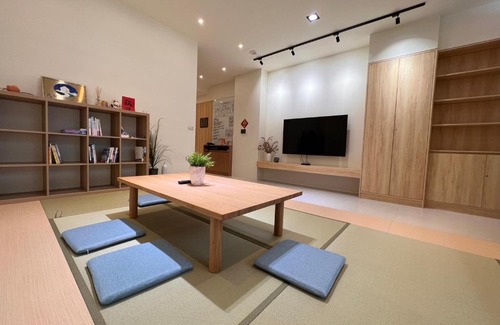 Guanshan House | Discover 懶得棠民宿 - Guest Rated 9/10 with Kitchen Amenities