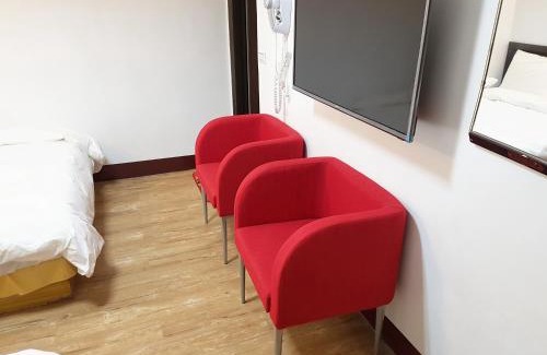 Fuxing District House | Family-Friendly Retreat at 拉拉山周家渡假旅館