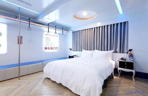 Shilin Hotel | Discover Comfort at Discovery Motel - Yanping with Family Amenities