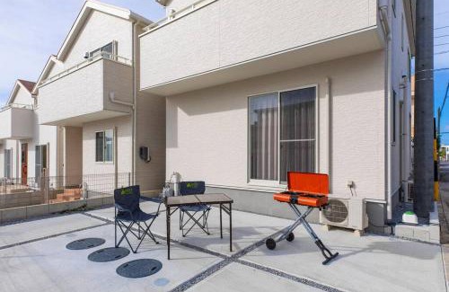 Tokeshi Villa | Prime Location: Enjoy BBQ and Beach Access at N. HOUSE
