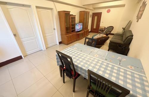 North District Apartment | Convenient Stay Near 文心中清捷運站 - Pet & Child Friendly