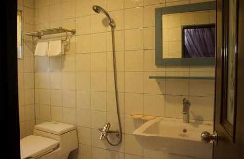 Big Beach House | Welcoming Wen-Feng House B&B - Child-Friendly Retreat