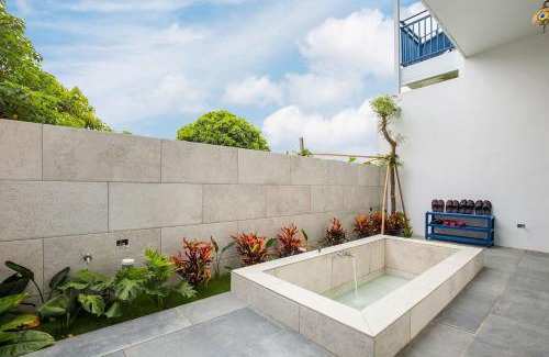 Xiaoliuqiu Bed & Breakfast | Relaxing Oceanfront Retreat at Lu Jing B&B with Spa Access