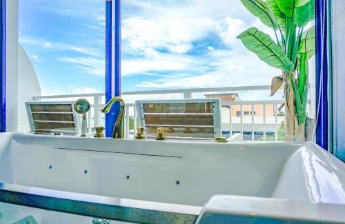 Xiaoliuqiu Bed & Breakfast | Relaxing Oceanfront Retreat at Lu Jing B&B with Spa Access