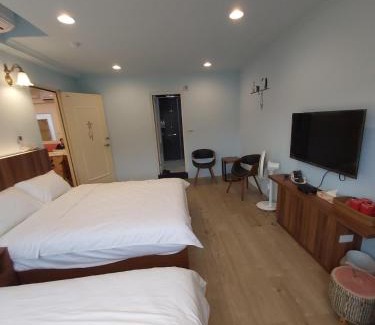 Sanzhi House | Cozy Oceanfront Retreat with Breakfast & Family Amenities