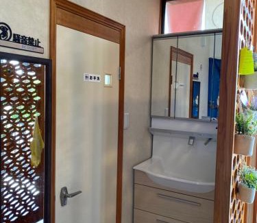 Kokubunji House | Pet-Friendly Retreat with a Hot Tub at 日久の宿