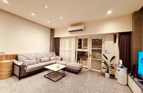 Hengchun Old Town Villa | Discover 日光島嶼包棟民宿 with Pool & Breakfast Included
