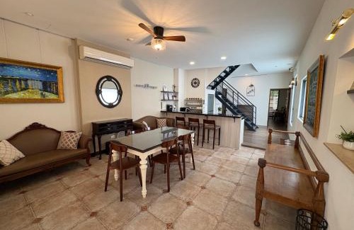West Central District House | Experience日安蝸牛: Guest Rated 9/10 & Family Friendly