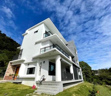 Chenggong Bed & Breakfast | Top-Rated Tranquillo B&B: Family-Friendly Retreat