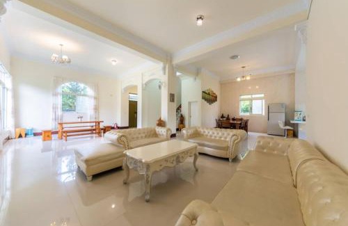 Yuchi House | Pet-Friendly Retreat at Sun Moon Lake Sunman Manor